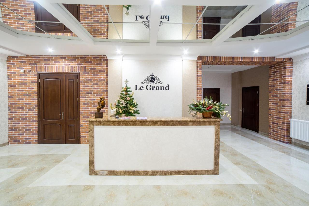 ホテル Legrand ストルィーイ エクステリア 写真